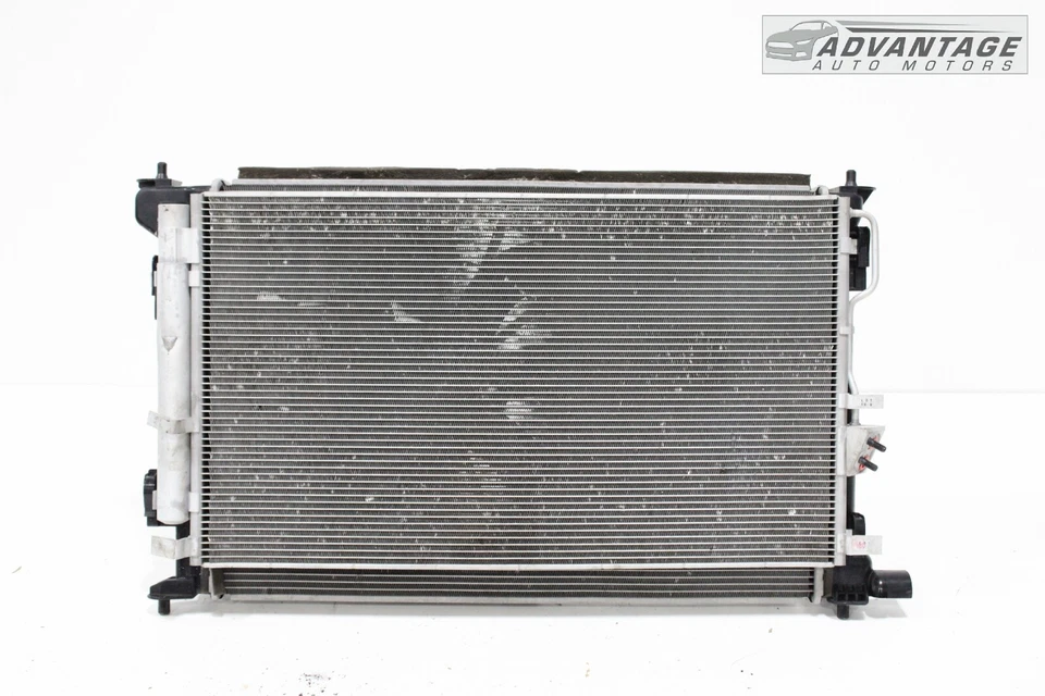 2017-2022 KIA SPORTAGE AWD 2.4L ENGINE MOTOR COOLANT COOLING RADIATOR & FAN OEM - Image 1 of 4