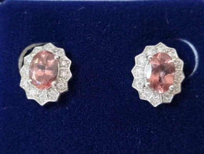 Pendientes con halo de apatita/moissanita rosa en platino sobre plata de ley, 1,75 ctw Foto 1 de 4