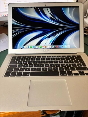 MacBook Air Modell A1466 - sehr gepflegt und mit frisch aufgespieltem OS - Bild 1 von 4