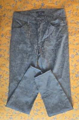 Pantalón Forever 21 Talla 27 Verde Oliva Hojas Florales Repujadas 🍃 Brillante Foto 1 de 4