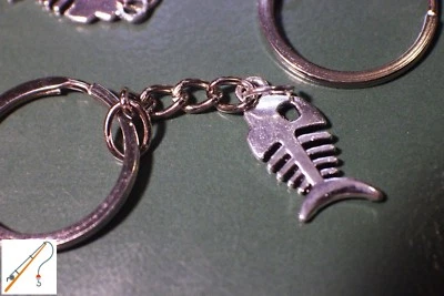 РЫБЬЯ КОСТЬ Lil гольян бонз лодка брелок рыболовства легкий подарок  - Изображение 1 из 4