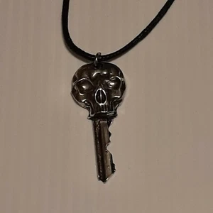 SKULL KEY Pewter Pendant Charm / 26" Adjustable Necklace U.S.A. - Picture 1 of 3