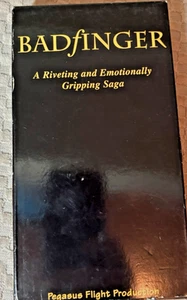 BADFINGER "A Riveting and Emotionally Gripping Saga" VHS - Imagen 1 de 2