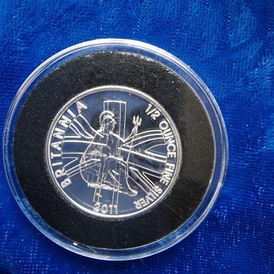 2011 Elizabeth 11 Britannia 1/2oz .999 Fine Silver Coin. - Image 1 of 2