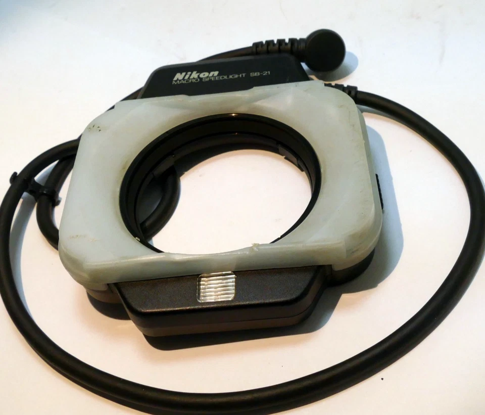 Nikon Speedlight SB-21 Ring Light/Macro Flash for Close-Up Nikon - Image 1 of 4