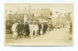 Hyannis MA, marineros "Bienvenido a casa", desfile patriótico, era de la Primera Guerra Mundial, postal RPPC - Imagen 1 de 2