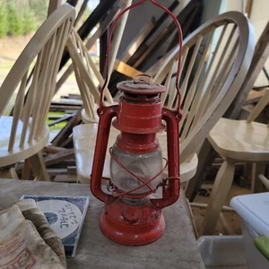 Linterna roja pequeña vintage marca Globe #400 rueda alada - Imagen 1 de 5