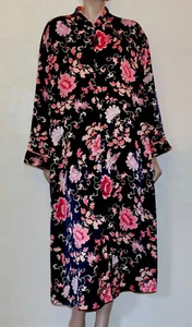 NATORI Loungingkleid mit Blumenmuster S getragen - Bild 1 von 4