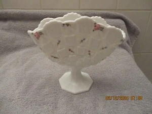Vintage Westmoreland Old Quilt Handpainted Fan Vase - Picture 1 of 4