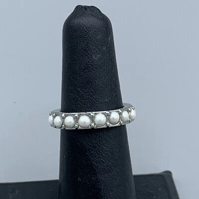 Anillo de perlas tono plata Ann Taylor talla 5,5 R78 Foto 1 de 4
