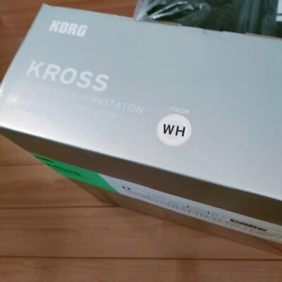 KROSS2 KROSS2-61-SC White WH  KORG Synthesizer with Case, TRITON tone SD card - Image 1 of 4
