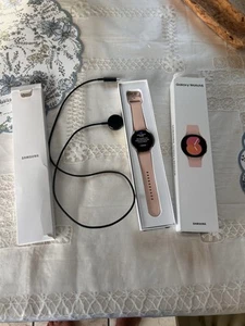 Samsung Galaxy Watch 5 (Wi-Fi + LTE) - 40mm Pink Gold Case & Pink Rubber Band - Photo 1 sur 5