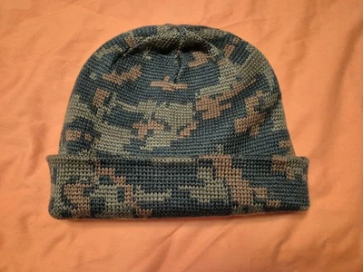 STRELKA CHECHENKA FLORA 迷彩 BEANIE 30% 羊毛 70% ACRYLIC 全新未拆封 — 第 1/4 张图片