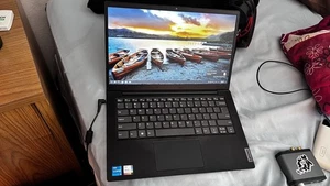 Laptop Lenovo 14” Screen, Intel i5, 8 GB Memory, 250 GB SSD M.2, Linux - Bild 1 von 9