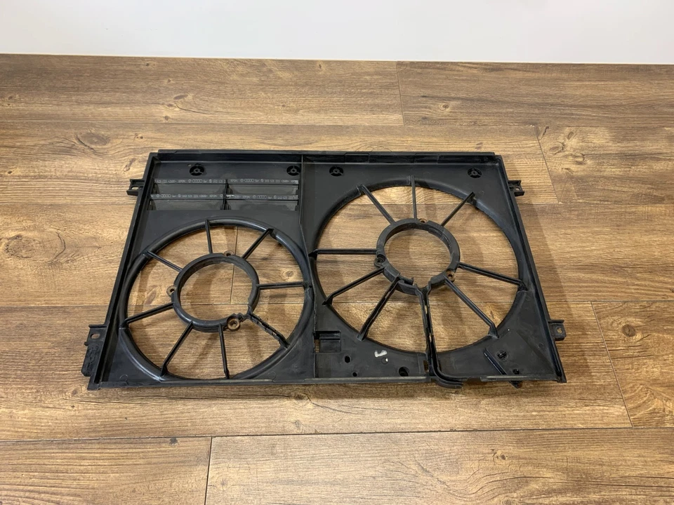 Cubierta del ventilador de refrigeración del motor Audi TT 2008-2010 solo 1K0-121-207-A OEM *NOTA* Foto 1 de 4