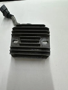 Suzuki GSXR 1000 2007-2008 OEM REGULADOR DE VOLTAJE RECTIFICADOR-USADO - Imagen 1 de 4