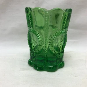 Soporte de púa de vidrio verde vintage borde de vieira 2 1/4" de alto - Imagen 1 de 6