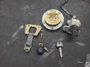 1998 Ducati ST2 944 Lock Set Locks - Foto 1 di 9