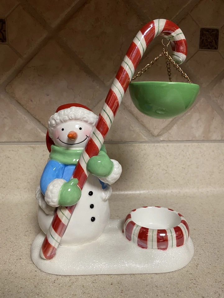 Рождественская висячая терпкая горелка Avon Santa Claus Candy Cane - Изображение 1 из 4