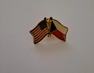 Bandera de la República Checa EE. UU. Solapa Pin Cruzado Amistad Sombrero Gorra Camisa Corbata - Imagen 1 de 1