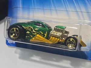 Die Cast Hot Rod Hot Wheels Gold & Green 2004 #149 - Picture 1 of 3