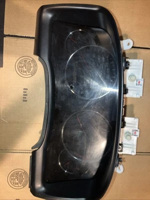 Cuadro de instrumentos velocímetro Lexus GX470 2005-2006 FABRICANTE DE EQUIPOS ORIGINALES usado con carcasa de bisel Foto 1 de 4