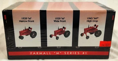 IH 1/64 Farmall "M" Set 1- 3 Piece Set - Image 1 of 4