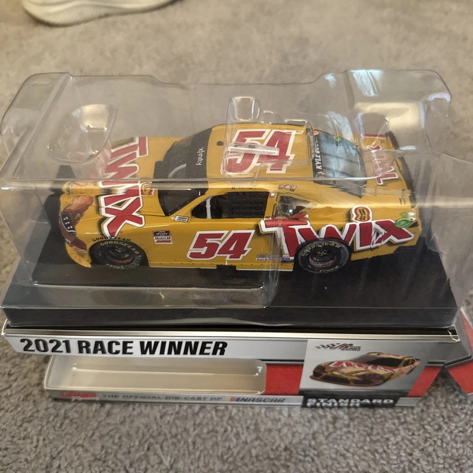 Kyle Busch # 54 TWIX Texas Win 2021 Supra 1:24 W542123TWXKBG 1 de 1.260 Foto 1 de 4
