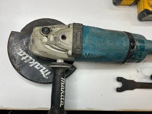 MAKITA 230MM ANGLE GRINDER Green #4 - Used - Picture 1 of 5