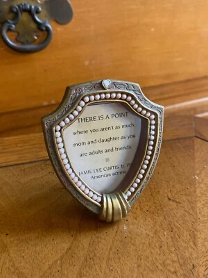 Mini Marco de Resina de Mesa Regalo Día de la Madre Hija Cita Jamie Lee Curtis Foto 1 de 4