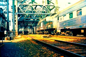 DUPLICATE SLIDE PENN CENTRAL GG-1 #4885 HARRISON, NJ AUGUST 1974 - Bild 1 von 1