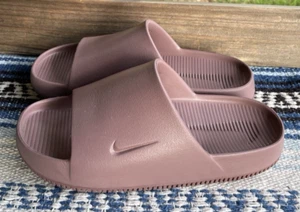 ✅NIKE Calm Slipper Pantoletten Sandalen Smokey Mauve M Gr. 8/W Gr. 9 DX4816-201 - Bild 1 von 12