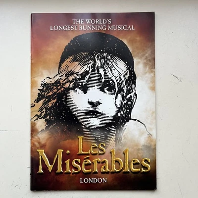 LES MISERABLES The Musical Large Theatre Programme / Brochure  November 2009 - Image 1 of 4