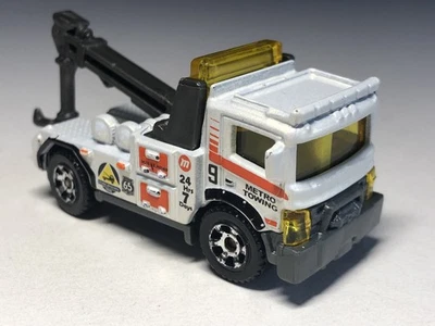 3 INCH 2011 Urban Tow Truck Matchbox 1/100 Diecast MINT Loose 1/64 Range - Image 1 of 4