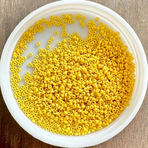 15/0 MIYUKI Japanese Seed Beads, Canary Yellow (92311), 10g - Picture 1 of 1