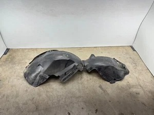 CARGADOR DODGE R/T SCAT PACK 15-23 CARCASA RUEDA TRASERA DERECHA PROTECTOR CONTRA SALPICADURAS - Imagen 1 de 5