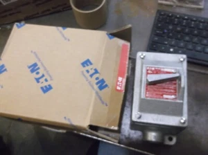 NIB EATON CROUSE HINDS EDS2130 SNAP SWITCH CONTROL STATION (392) - Picture 1 of 9