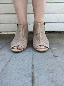 UNISA Women's Open-Toe Sandal Heels, Woven Texture, Buckle Ankle Strap, Size 8.5 - Picture 1 of 13