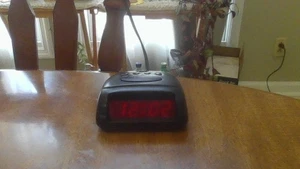 Used Advance Intertek Digital Alarm Clock - Picture 1 of 7