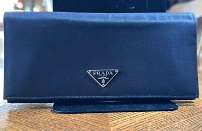 Prada, Nylon Negro y Cuero, Cartera Larga  Foto 1 de 4