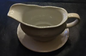 Tabletops Unlimited Versailles Gravy Boat with Underplate Off-White open box - Picture 1 of 5