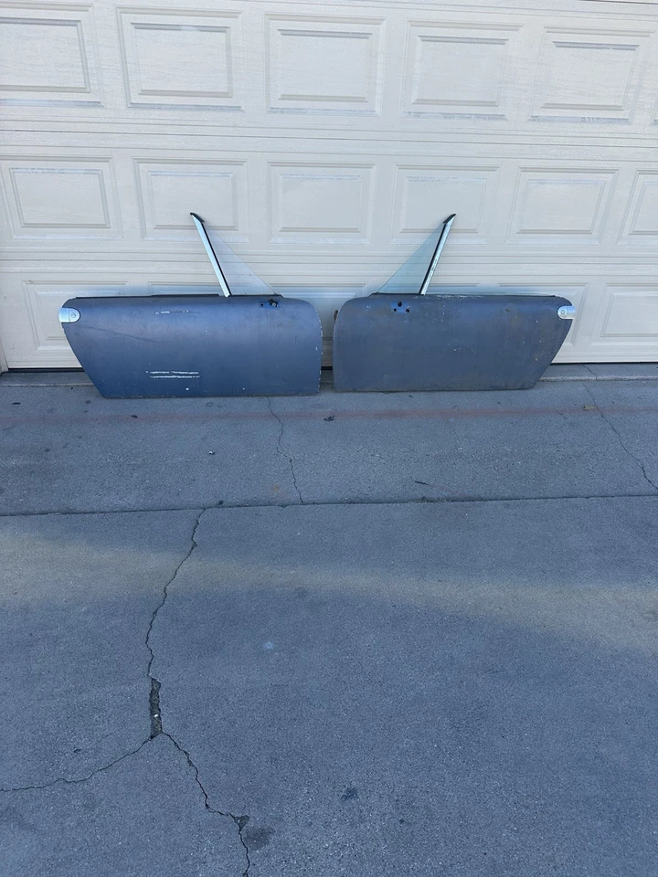 Оригинальная правая и левая дверь для Porsche 914 1970–1974 годов выпуска в комплекте со стеклом двери - Изображение 1 из 4