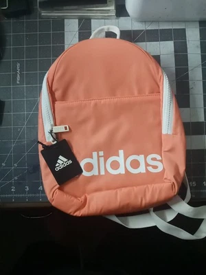 Adidas Core Mini Mochila Semi Coral/Blanco, Bolso #5148230 Nuevo con Etiquetas Foto 1 de 4
