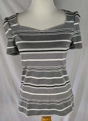 Lindo escote Express para mujer a rayas blancas y negras manga corta talla L Foto 1 de 4