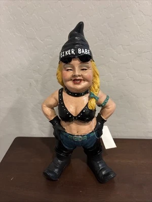  Винтажные коллекции Biker Babe Garden Gnome 12 дюймов и т. д. Кожаная экипировка для мотоцикла. - Изображение 1 из 4
