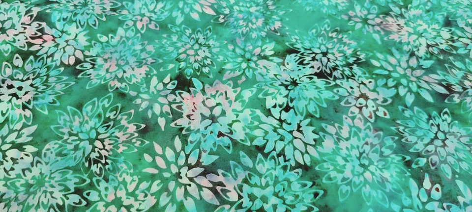 Java Batik de Maywood Studio verde azulado púrpura flores vendido por yarda Foto 1 de 1