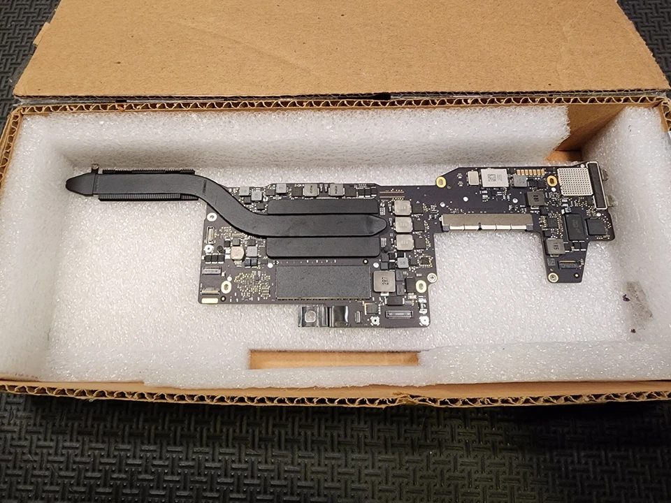 LOGIC BOARD Apple MacBook Pro 13" A1708 2.3GHz Core i5 8GB parts - Image 1 of 1