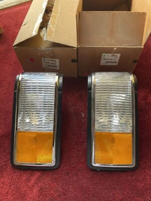 Luces de esquina delanteras Fleetwood NOS GM 1989 1993 señal de giro Cadillac Deville Foto 1 de 4
