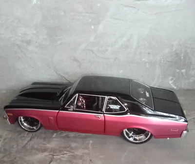 Chevrolet Nova SS 1970 cupé - negro y rosa - 1:24 diecast Pro Rodz de Maisto Foto 1 de 4