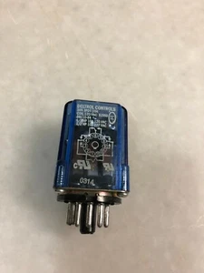 Deltrol controls timer relay. 11PIN. 105 3PDT 10A. 0314 - Picture 1 of 3